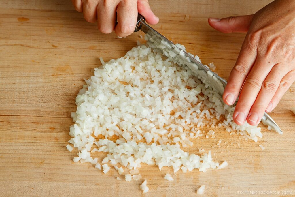 how to mince onion